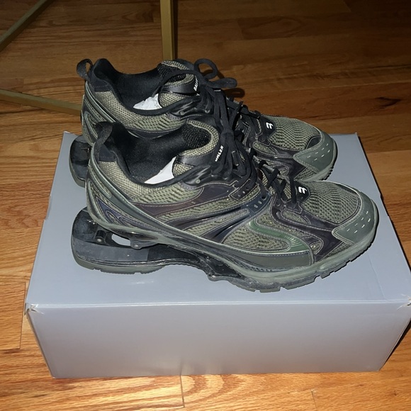 Balenciaga X pander sneaker. Pre loved. Pristine condition. Includes box. - Picture 4 of 5